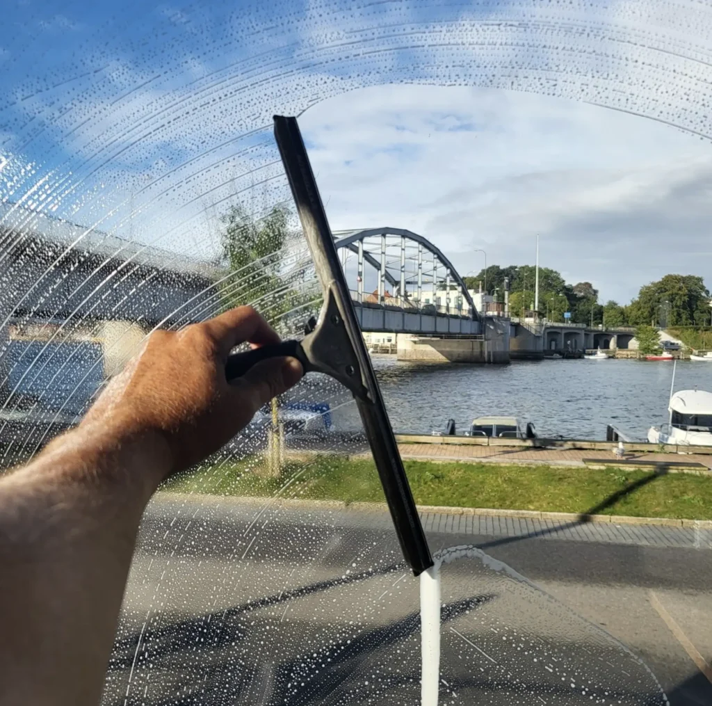 Commercial cleaning Windows