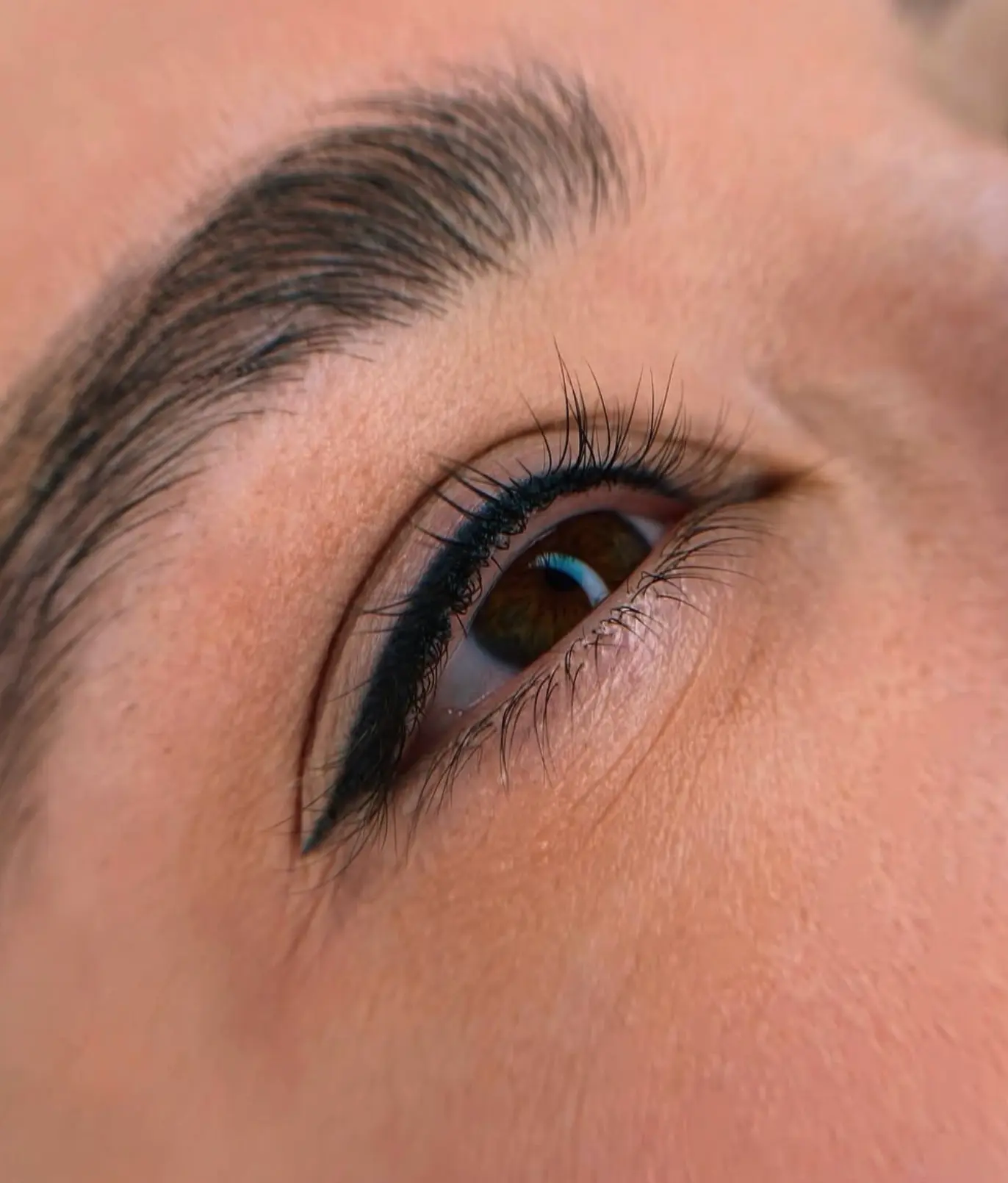 Does permanent eyeliner work on hooded eyes?